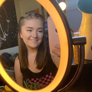 Meet your Posher, Jillian